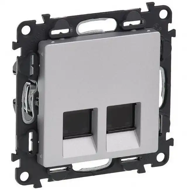 Сетевая розетка Legrand VALENA LIFE 753643
