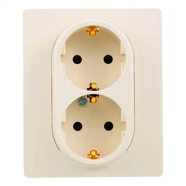 Розетка Legrand 672323