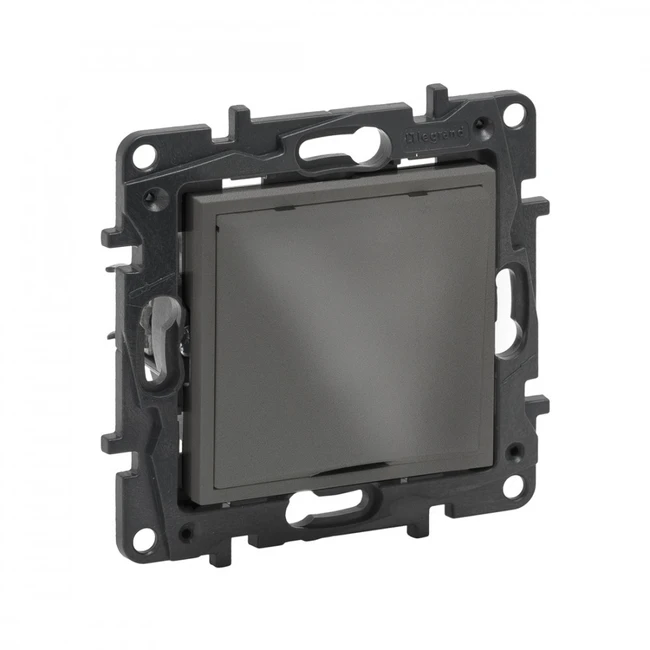 Аксессуар для кабельных сетей Legrand Вывод кабеля Niloe Step с фиксатором IP21 Сталь 863429