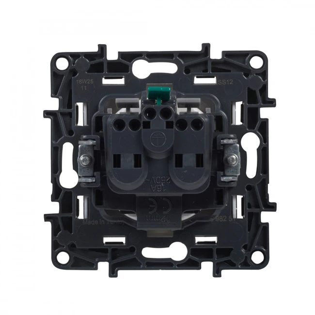 Legrand Розетка 2К+З Niloe Step 16А 250 В с з/ш авт. клеммы Сталь 863420